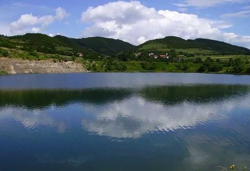 Mladić zaronio u jezero kod Bugojna i od tada mu se gubi svaki trag