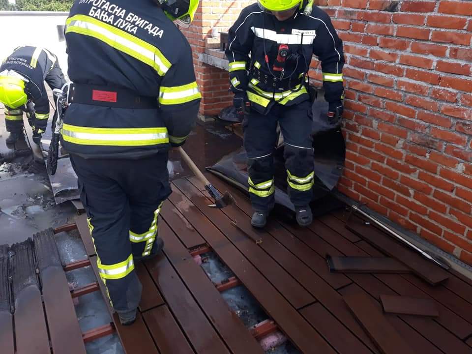 (FOTO) Gorio banjalučki hotel, požar gasilo šest vatrogasaca