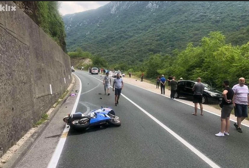 (FOTO) U teškoj saobraćajnoj nesreći kod Jablanice poginuo motociklista