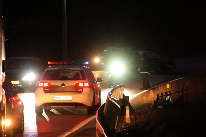 Tuzlak preminuo na licu mjesta: Izgubio kontrolu nad vozilom i sletio sa kolovoza