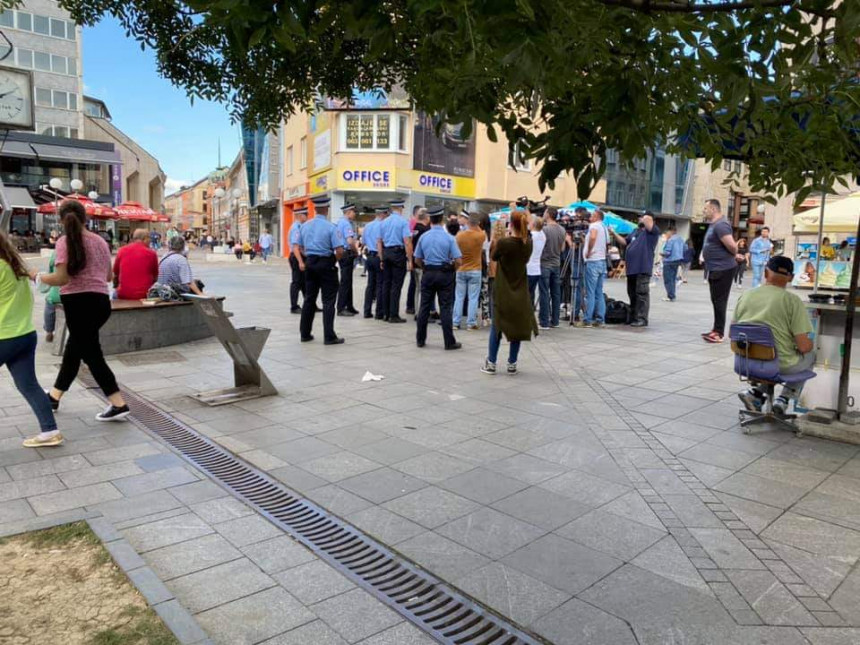 (VIDEO) Policija uhapsila članove Pravde za Davida zbog obraćanja medijima na Trgu Krajine