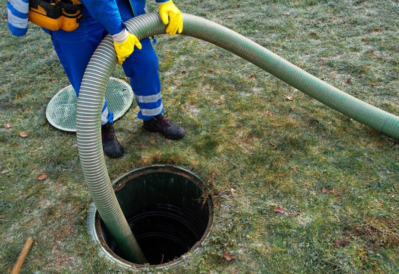 Politička stranka za glasove nudi čišćenje septičkih jama