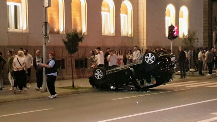 Saobraćajna nesreća u Banjoj Luci: Automobil završio na krovu