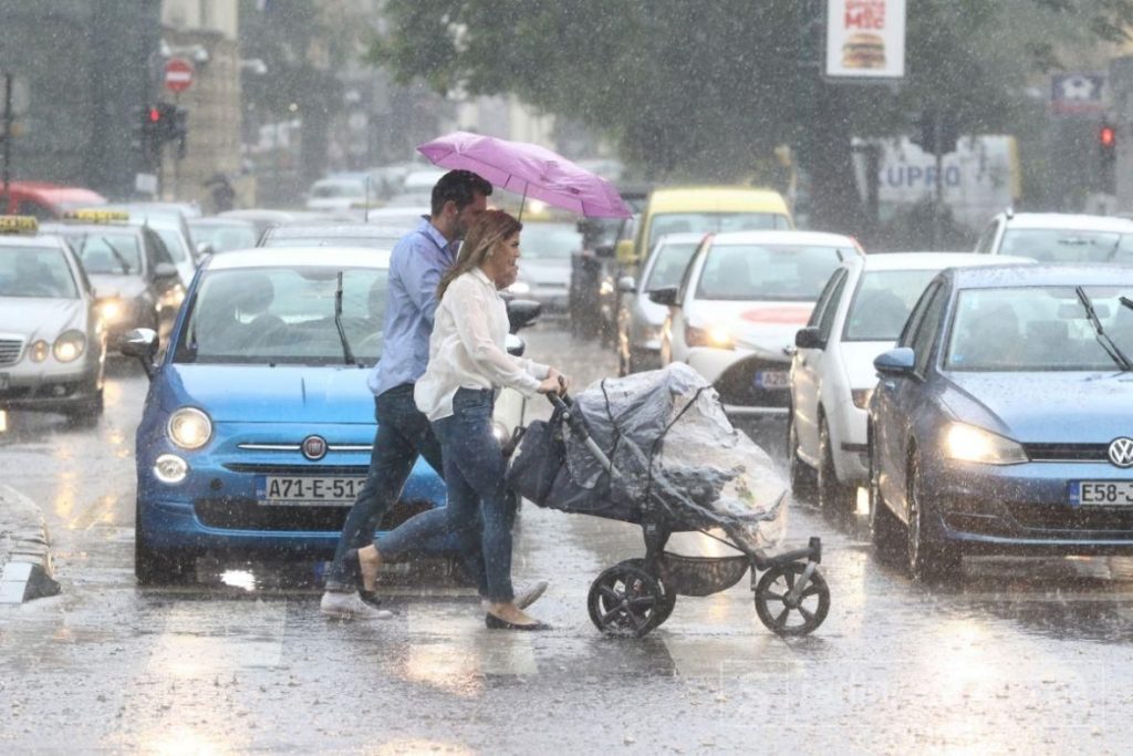 Vozači oprez: Mokar kolovoz, na nekim mjestima i poledica