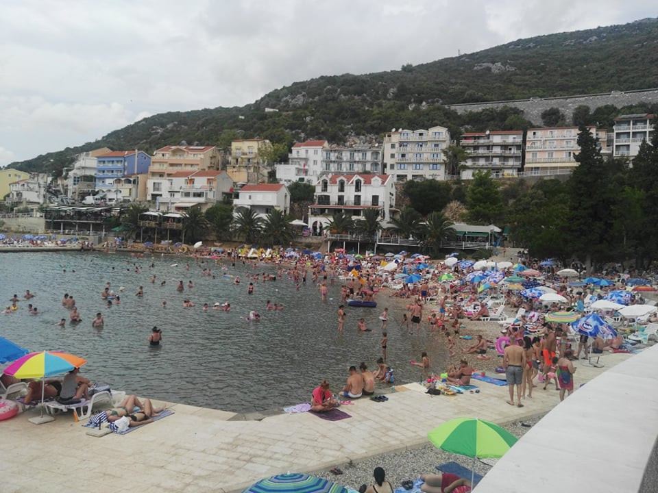 Tragedija na plaži u Neumu: Dječak preminuo nakon izlaska iz vode