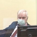 Ratko Mladić sa maskom u sudnici u Hagu, počela rasprava o žalbama na presudu