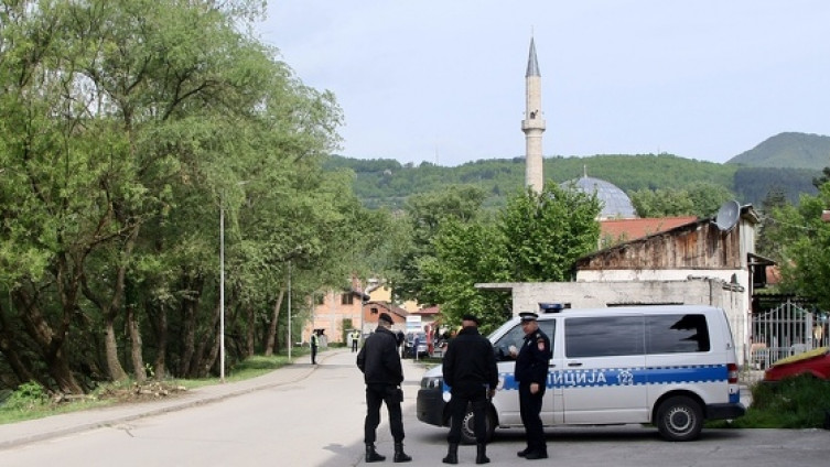 Fočak pijan pretukao ženu u dvorištu kuće