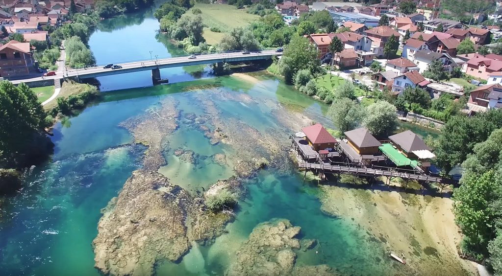 Bivši muž došao u porodičnu kuću da vidi djecu, supruga ga napala sjekirom