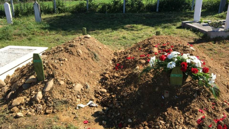 Bolni oproštaj od brata Hajrudina i bratića Adisa, nema ga na kafu, nema ih, a majka pita kako su joj sinovi