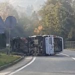 (VIDEO) Teška nesreća kod Živinica, sudarili su se automobil i kombi