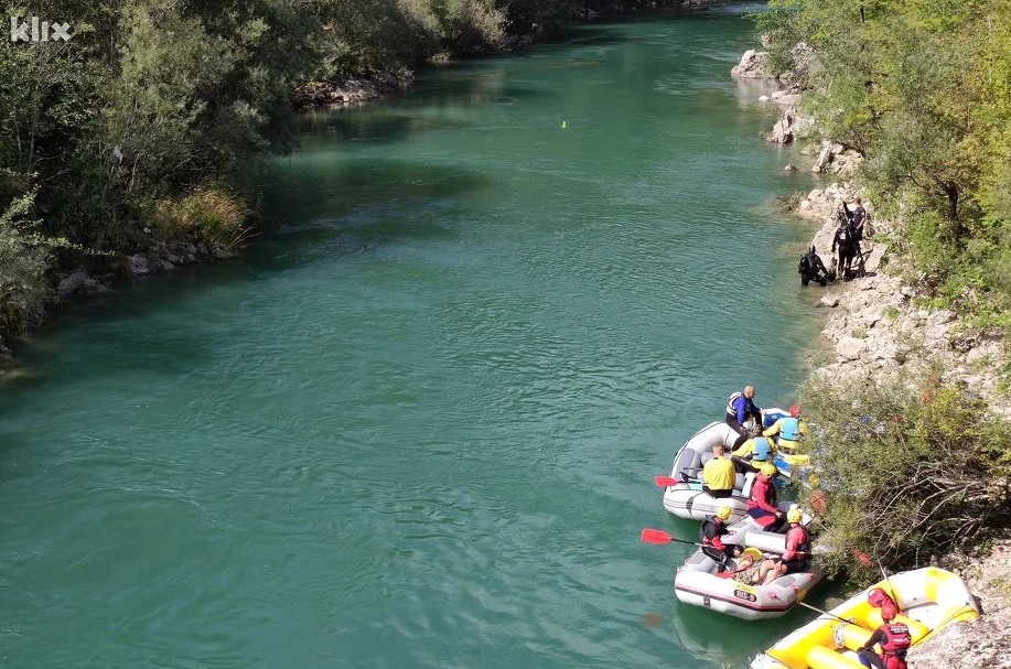 Mostarci spasili djevojku od utapanja u Neretvi: Ribar koji je skočio za njom da je spasi