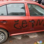 Uvredljivi grafiti osvanuli na vozilu Žarka Vujovića, predsjednika Skupštine TK