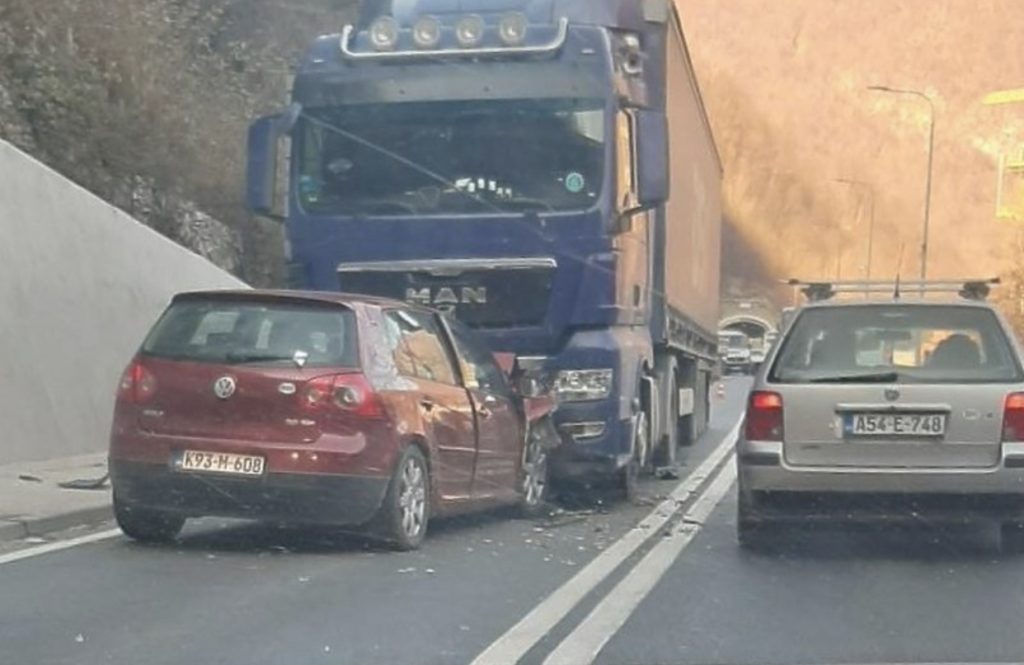 Vozač M. H. iz Tešnja koji je povrijeđen u sudaru kod Vranduka preminuo u bolnici