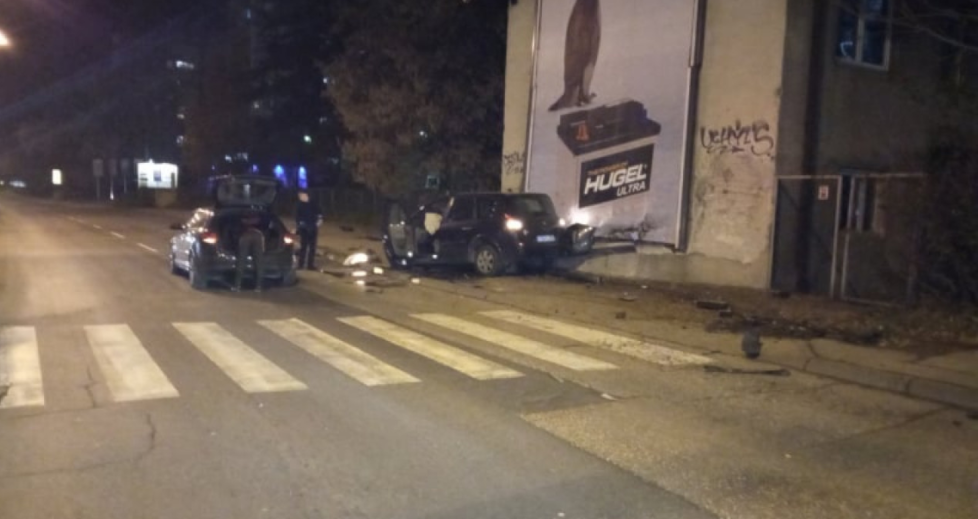 Tuzla: Pijan prošao kroz crveno, pa udario u Audi (FOTO)