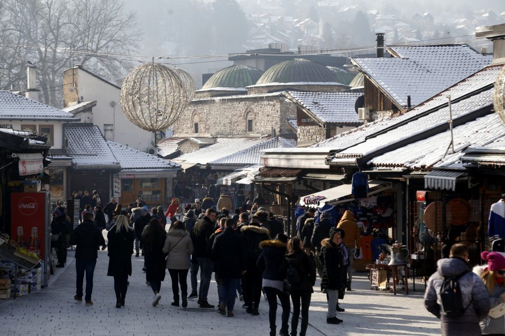 Ususret praznicima: Prijatelji vam možda neće moći doći za Novu godinu