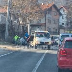 Automobilom izletio sa ceste u naselju Hotonj, stvorile se gužve