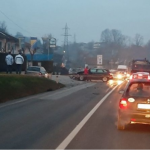 Teška nesreća na putu Sarajevo – Tuzla: Dvije osobe povrijeđene