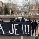 Navijači BiH ispred zgrade N/FSBiH protestuju: Dosta je! (FOTO)