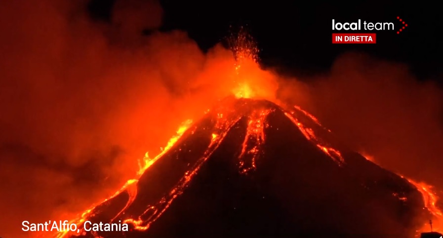 Nestvarni prizori sa Sicilije: Eruptirao vulkan Etna