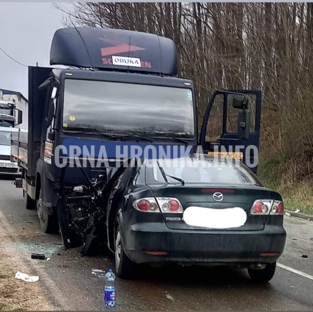 Jedna osoba poginula, a pet povrijeđeno u teškoj saobraćajnoj nesreći kod Srebrenika