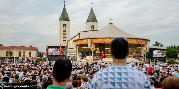 U Međugorje stižu hiljade vjernika iz čitavog svijeta uz brojne molitve za mir