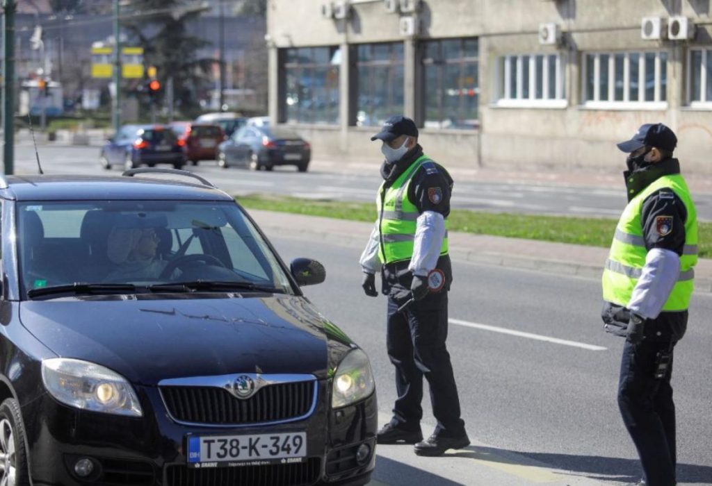 Sarajevska policija imala pune ruke posla: Pretučeni maloljetnici, opljačkana trgovina, privedeni lopov i diler