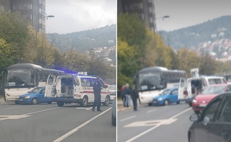 U Sarajevu se sudarili autobus, automobil i biciklista