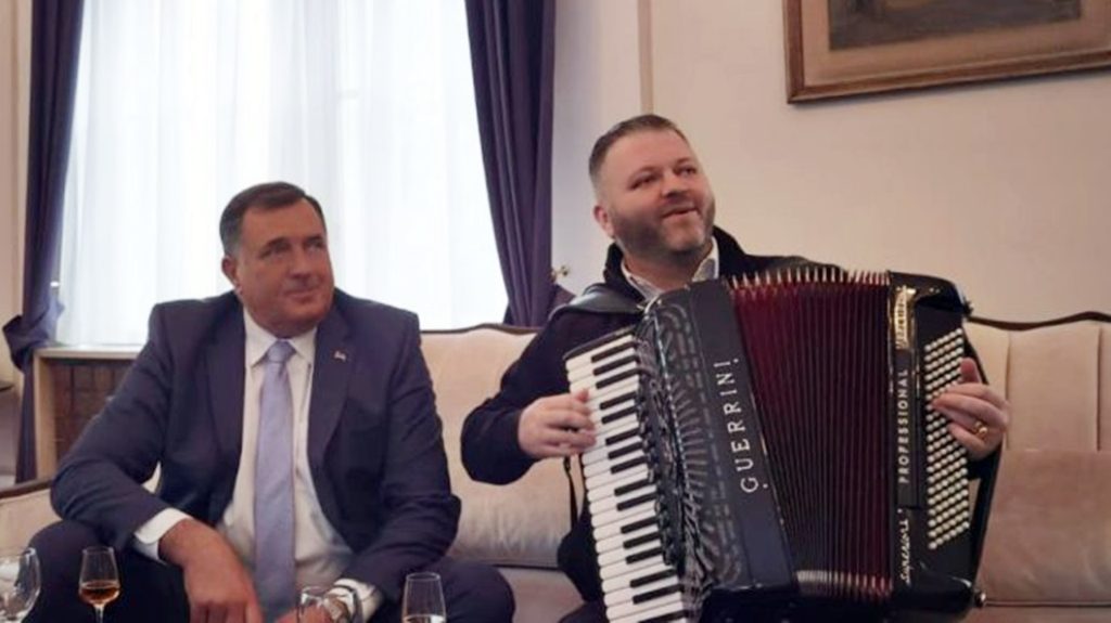 Ko je harmonikaš kojeg je Dodik doveo u zgradu Predsjedništva BiH?