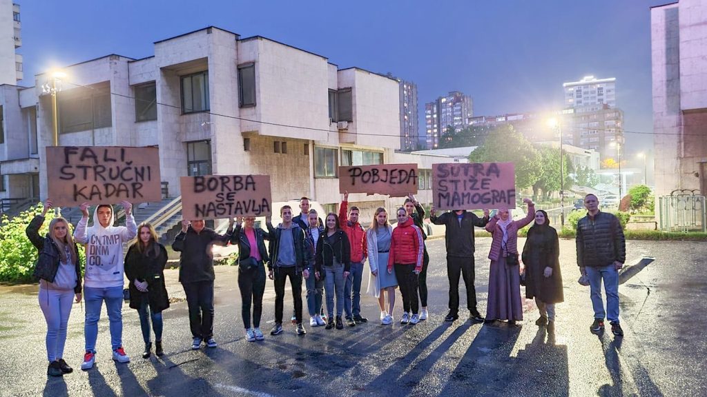 “Karton revolucija” poziva Tuzlake na okupljanje: Nećemo rat, hoćemo hapšenja!