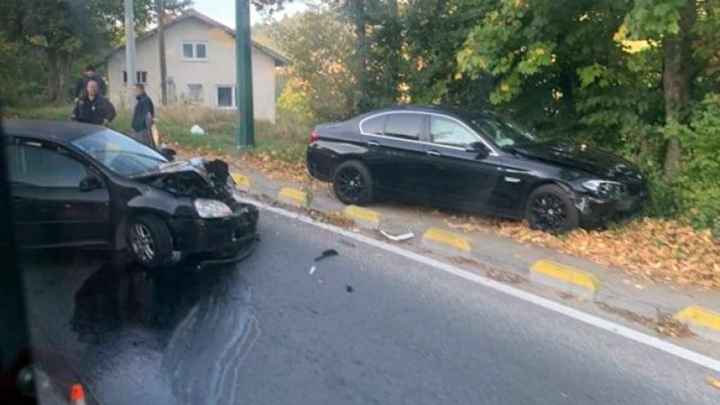 (FOTO) Sudar tri automobila kod Sarajeva: Povrijeđena najmanje jedna osoba