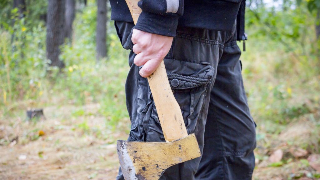 Sjekirom napao sugrađanina u Livnu: 61-godišnjak uhapšen zbog pokušaja ubistva