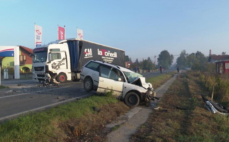 U sudaru s kamionom poginula žena