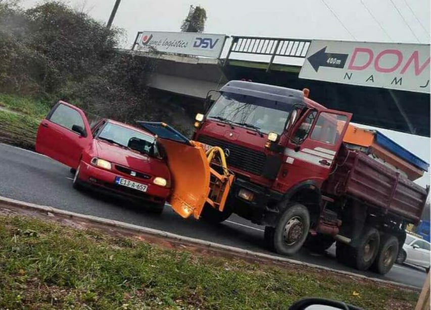 (FOTO) Grtalica na Stupu “pokupila” automobil