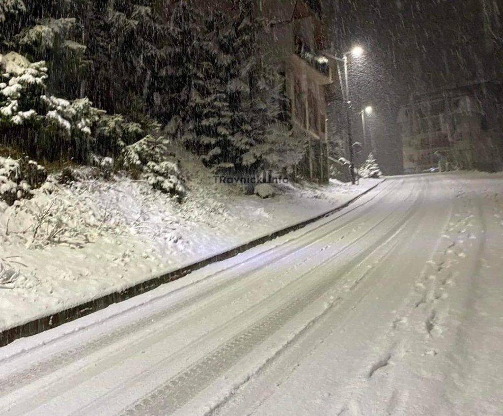 (VIDEO+FOTO) Snijeg stigao u BiH: Bijeli se na Vlašiću