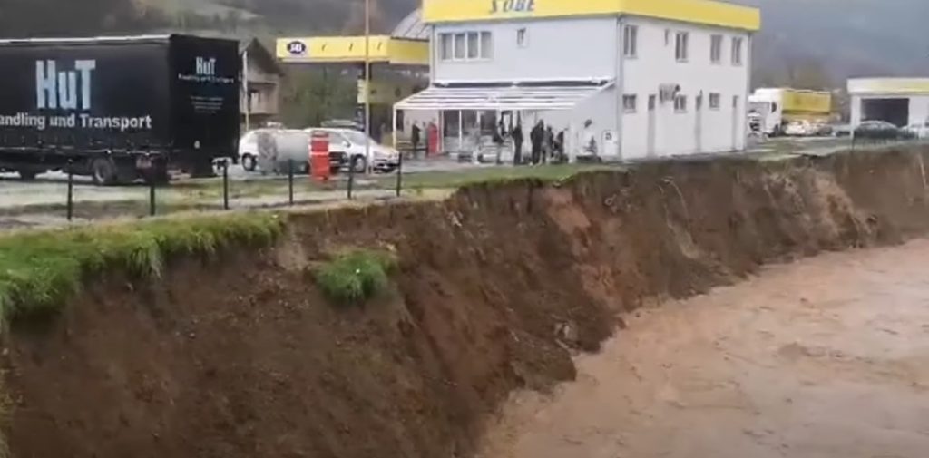 Vlasnik benzinske pumpe u Vojkovićima: Nema opasnosti od izlijevanja goriva