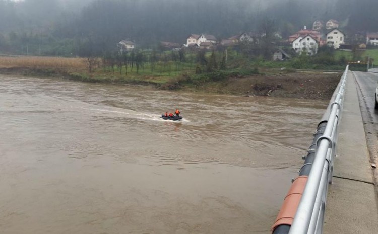 (VIDEO) Zabrinjavajuće: Raste nivo Bosne. Vodostaj 231 centimetar