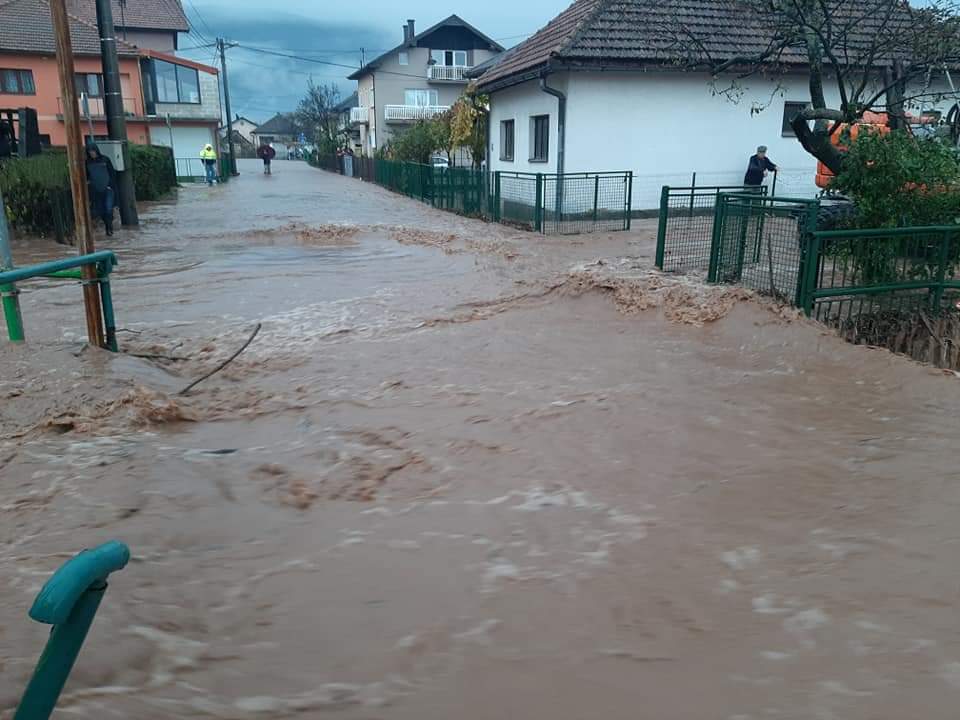 Vlast bez plana i rješenja dočekala poplave: Sarajlije ulaze u besanu noć