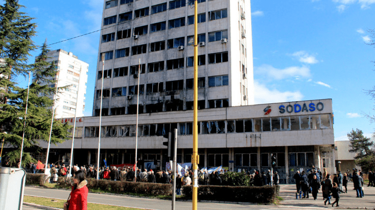 Koliko košta obnova zgrade koja je simbol protesta 2014.? Niko ne zna i ne znamo kad ćemo saznati!