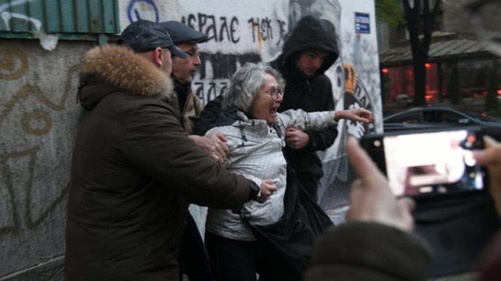 Oglasila se Aida Ćorović koju su u Beogradu uhapsili zbog gađanja murala jajima