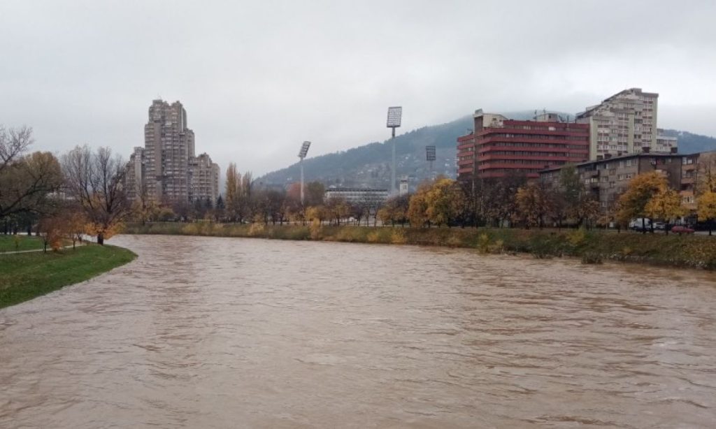 Rijeka Bosna se vraća u korito