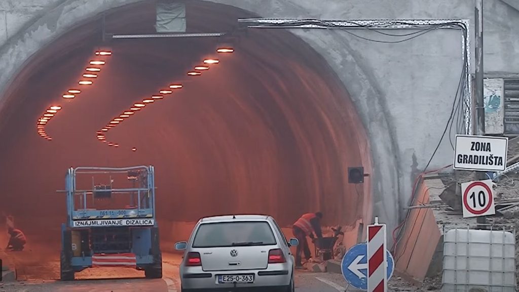 (VIDEO) Nakon 8 mjeseci nervoze vozača: Rekonstruisani tunel Čaklovići konačno otvoren za saobraćaj