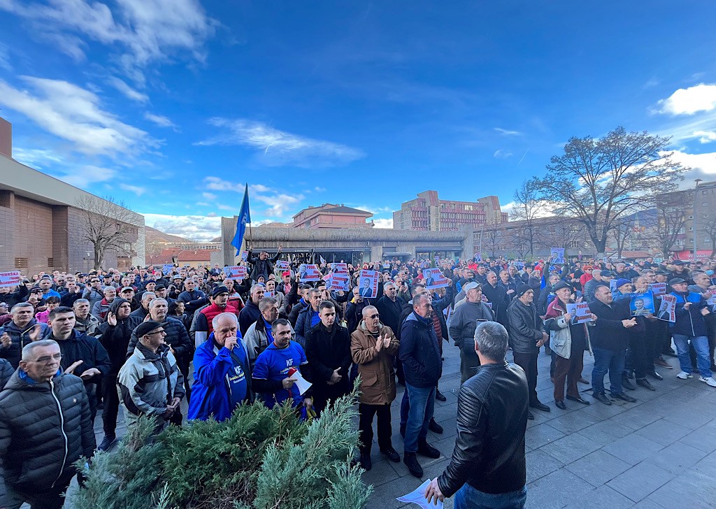 Stotine građana na protestima u Zenici: “Živio gradonačelniče!”