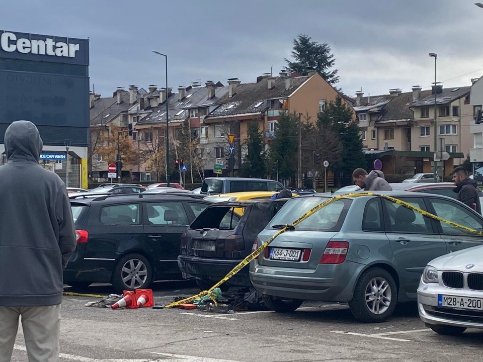 (FOTO) Selma Ratković puštena na slobodu: Zapalila i oštetila 6 automobila u Sarajevu