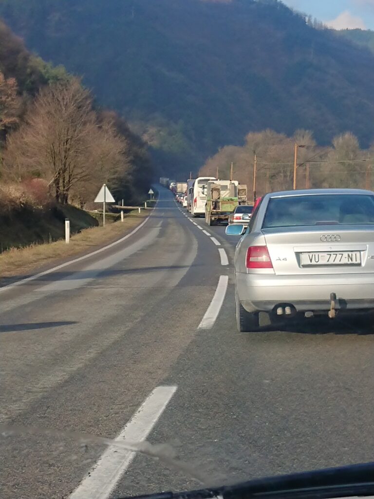 Kilometarske kolone zbog nesreće kod Žepča na M-17