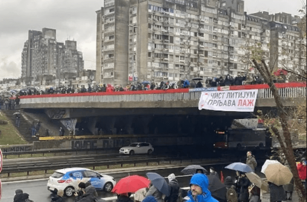 Građani Srbije blokirali puteve na 50 lokacija u zemlji