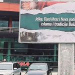 (FOTO) Osvanuo zanimljiv bilbord u Zenici: Djed Mraz i Nova godina nisu dio islama i tradicije Bošnjaka