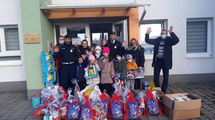 Pripadnici Granične policije BiH u humanitarnoj misiji: 250 paketića za bolesne mališane