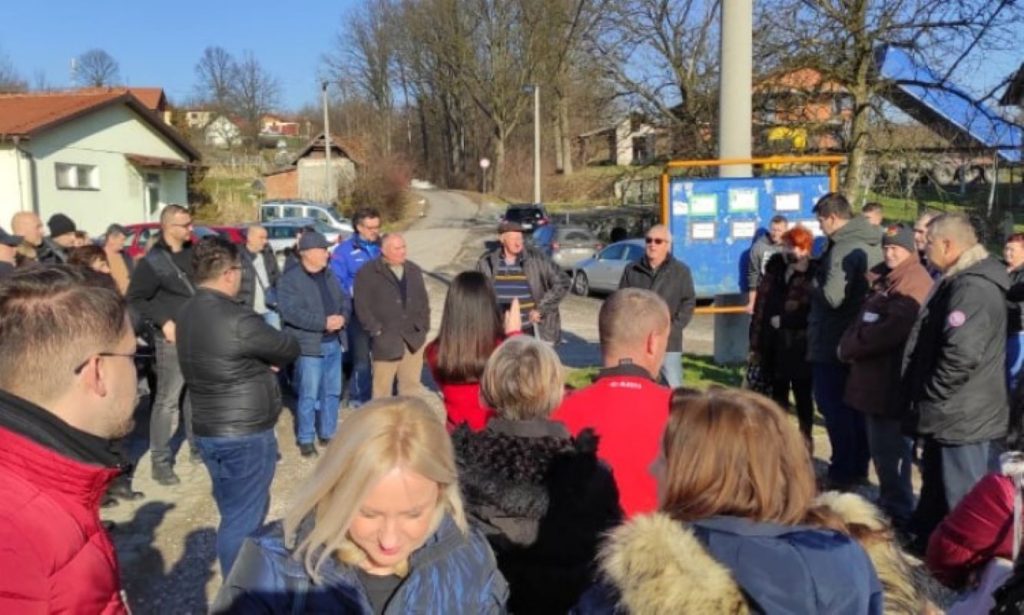 (VIDEO) Mještani rubnih Tuzlanskih naselja protestovali zbog neadekvatne isporuke električne energije