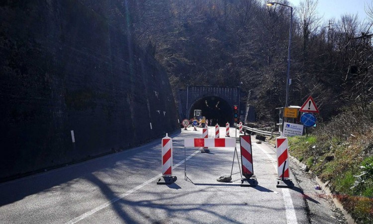 Upozorenja i na poledice na cestama: Od večeras se obustavlja saobraćaj u tunelu Crnaja