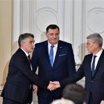 Dodik predložio da se Schmidt “udalji iz BiH”, Džaferović i Komšić to odbili